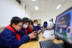 <b>杭州市钱塘区学林小学的正在人工智能通识课上</b>